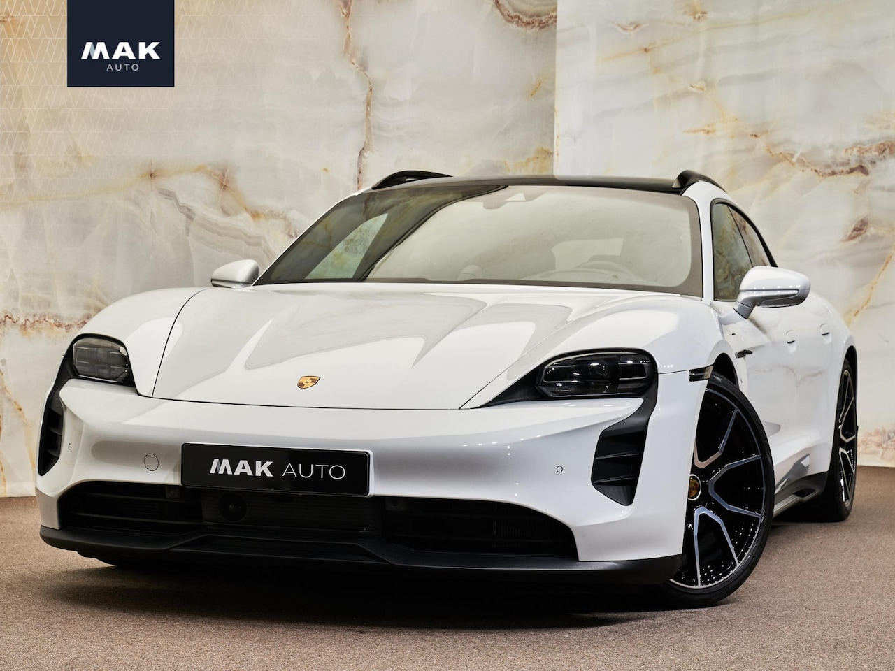 Porsche Taycan Sport Turismo - NL-auto, pano, PASM, performance battery plus, bijrijdersdisplay, ACC, HUD, sp.chrono, PDL - AutoWereld.nl