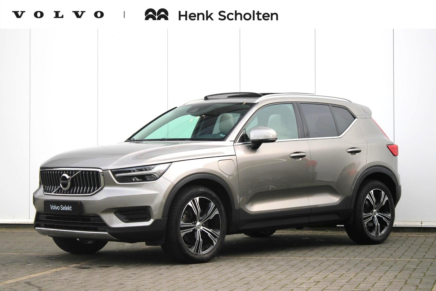 Volvo XC40 - T4 Recharge Inscription | Parkeerverwarming | Panoramadak | Adaptive Cruise & Pilot Assist - AutoWereld.nl