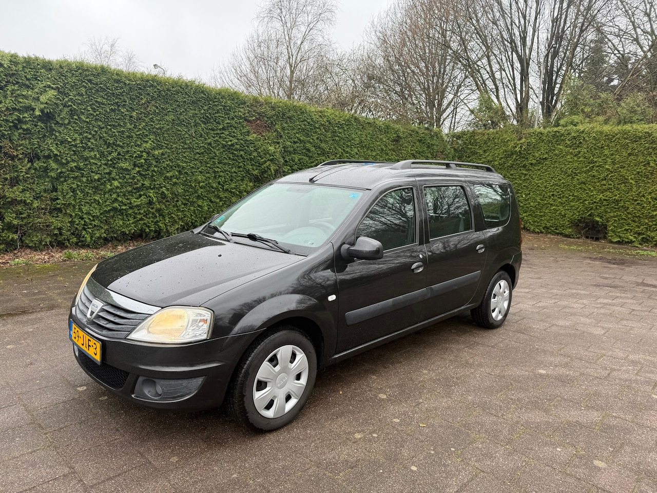 Dacia Logan MCV - 1.6-16V Lauréate 7p. 1.6-16V Lauréate 7p. airco - AutoWereld.nl