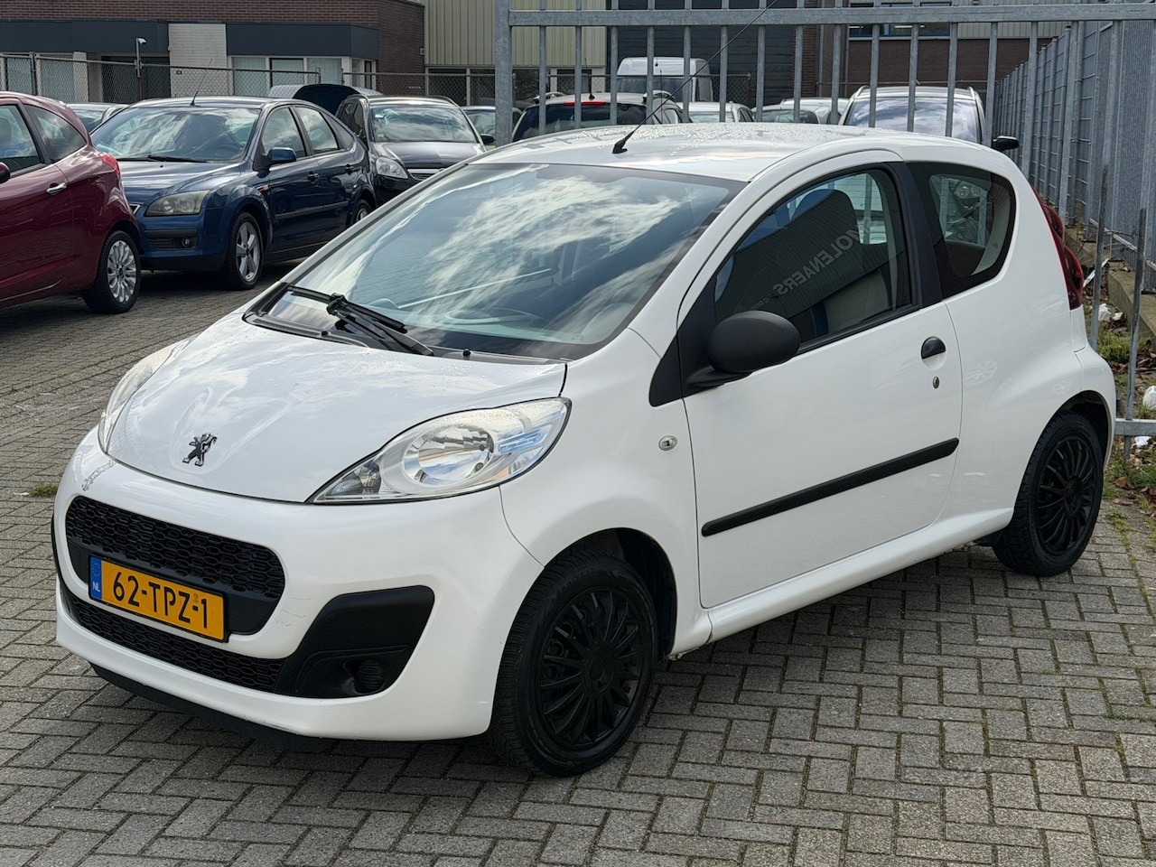 Peugeot 107 - 1.0 Access Accent NL AUTO NAP! AIRCO l AUX l 4 SEIZOEN BANDEN l NIEUWE APK l TOPSTAAT! - AutoWereld.nl