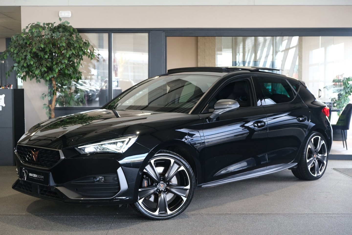 CUPRA Leon - 1.4 e-Hybrid VZ 245PK Pano Cam Led Navi ACC Keyless - AutoWereld.nl