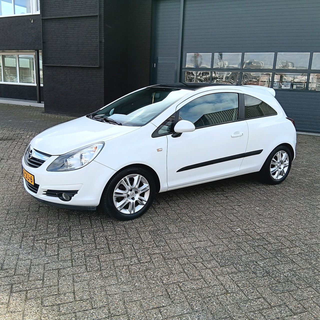 Opel Corsa - 1.4-16V Color Edition 1.4-16V Color Edition - AutoWereld.nl