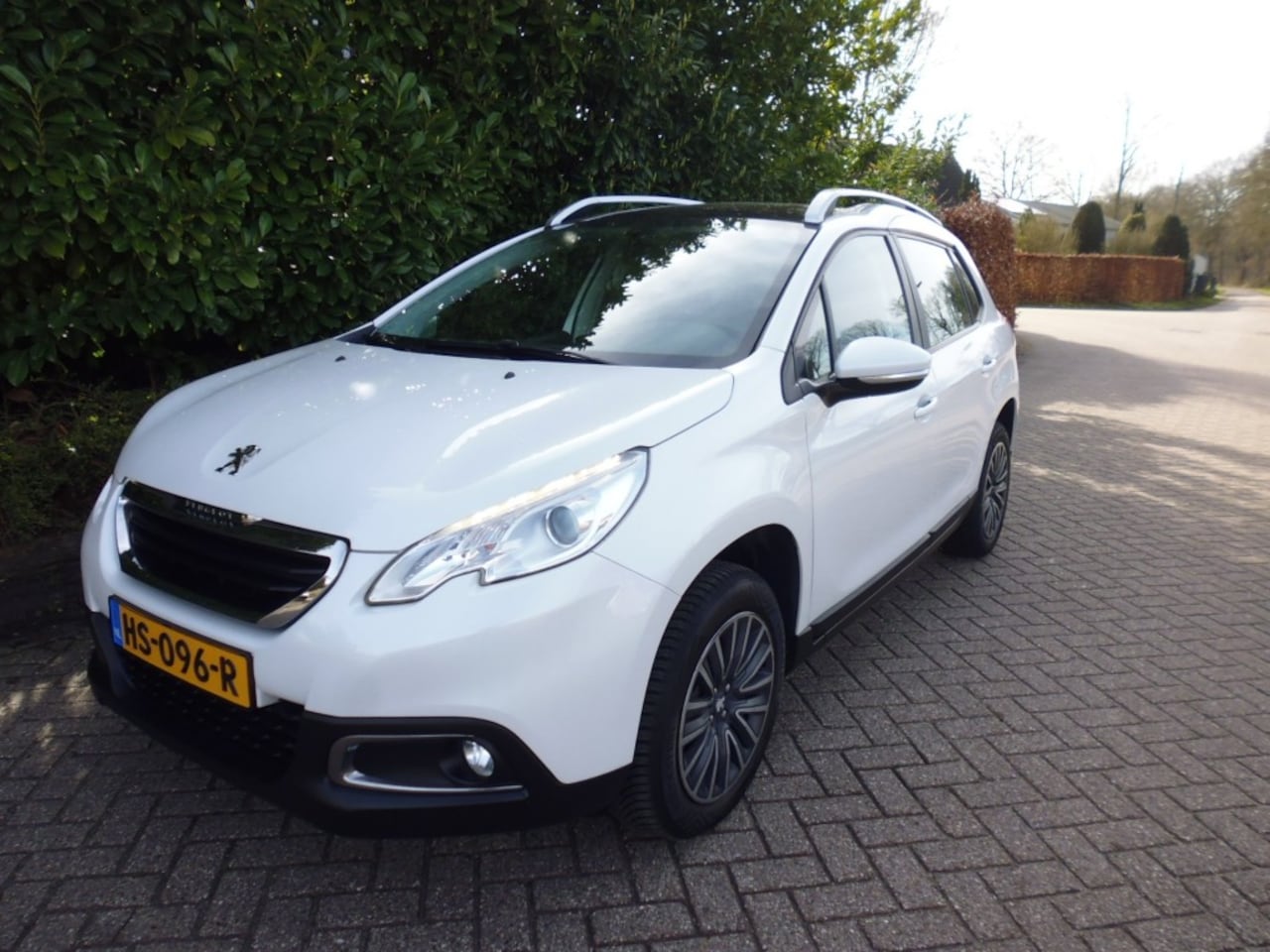 Peugeot 2008 - 1.2 Pure Tech 110 pk Active CRUISE NAVI PANO ESP PDC AIRCO - AutoWereld.nl