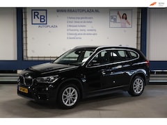 BMW X1 - SDrive20i High Executive / AUTOMAAT / BLACK ON BLACK