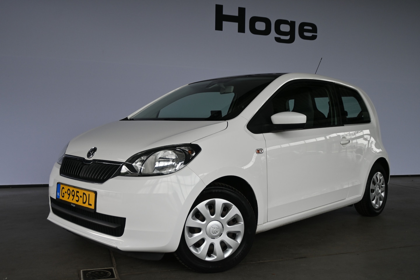 Skoda Citigo - 1.0 Greentech Tour Navigatie Airco Cruise control PDC Stoelverwarming 100% Onderhouden Inr - AutoWereld.nl
