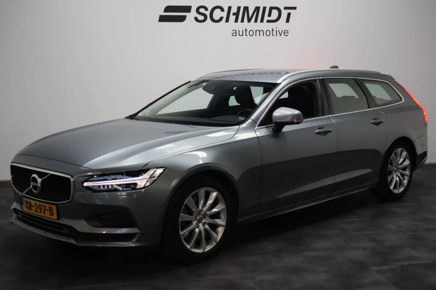 Volvo V90 - 2.0 T4 Inscription 190pk | Trekhaak | Navigatie | Keyless - AutoWereld.nl