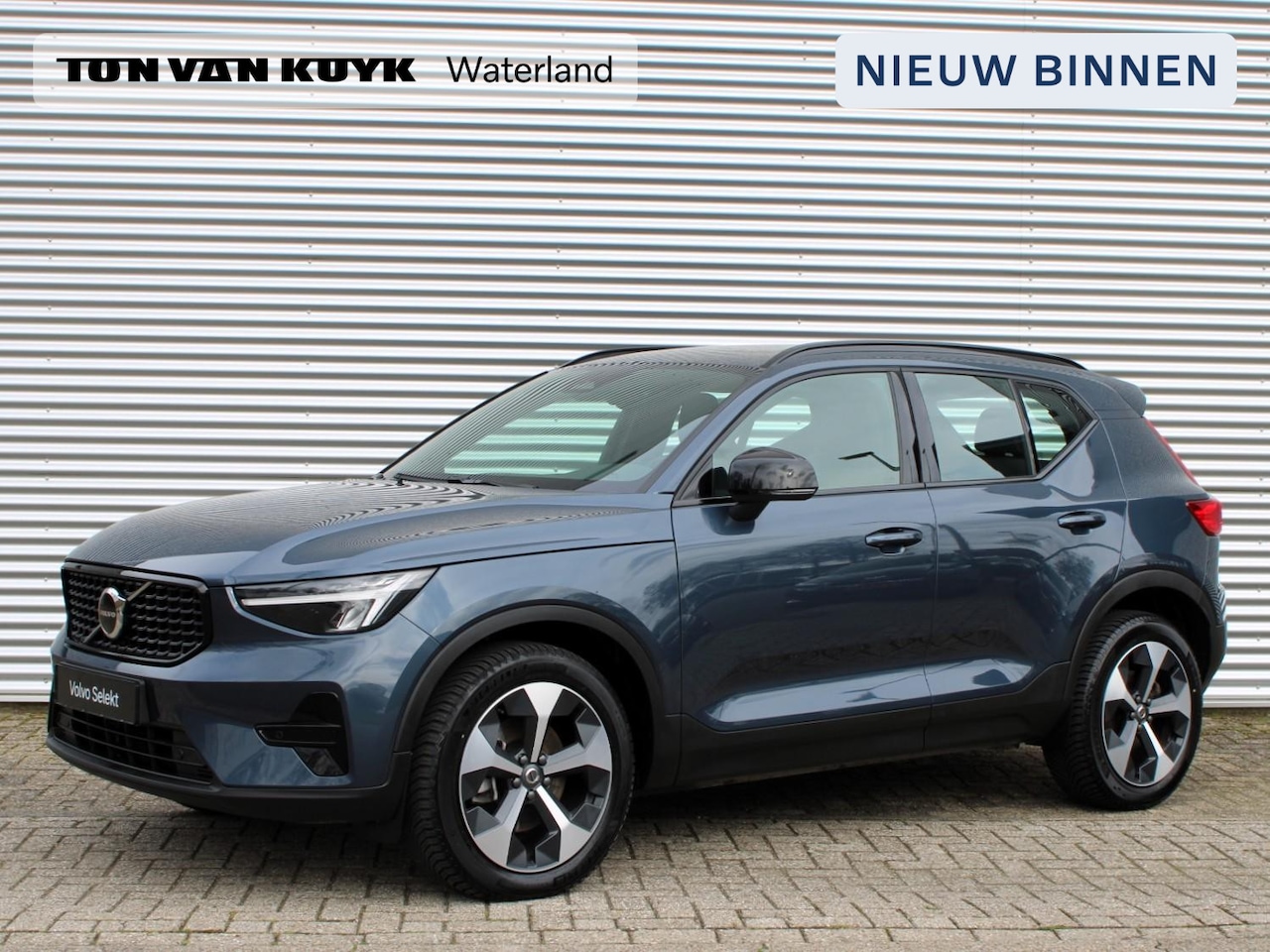 Volvo XC40 - 2.0 B4 Plus Dark Automaat /  Harman Kardon audio / Trekhaak / 19" velgen / Verwarmd voorru - AutoWereld.nl