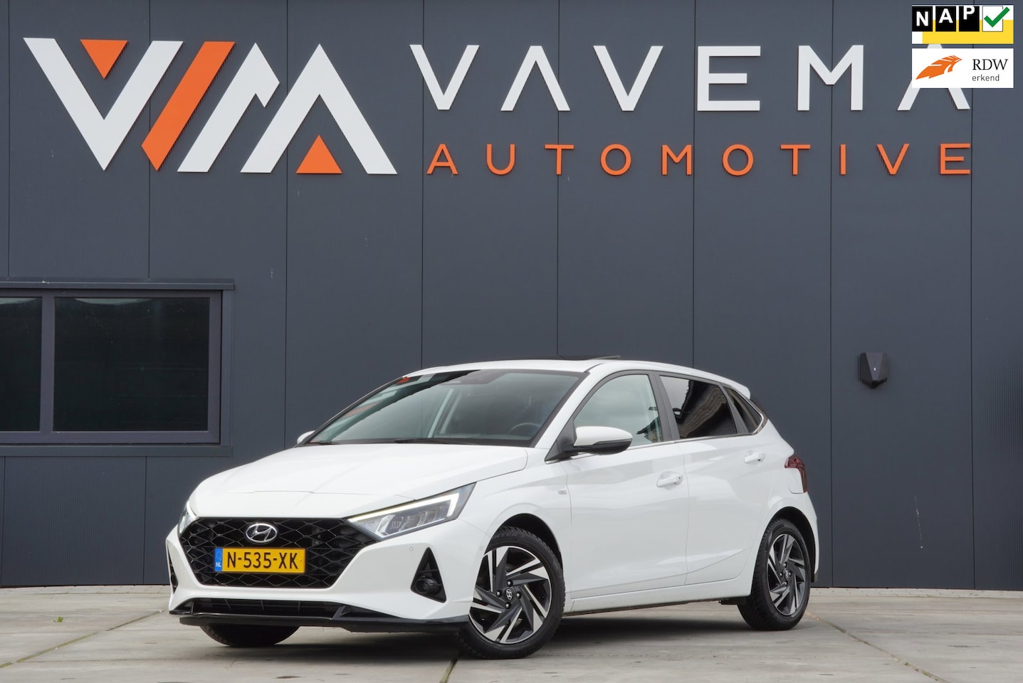 Hyundai i20 - 1.0 T-GDI Premium Sky 2022 Automaat MHEV Opendak Stoelverwarming Clima Airco 5 Deurs Navi - AutoWereld.nl