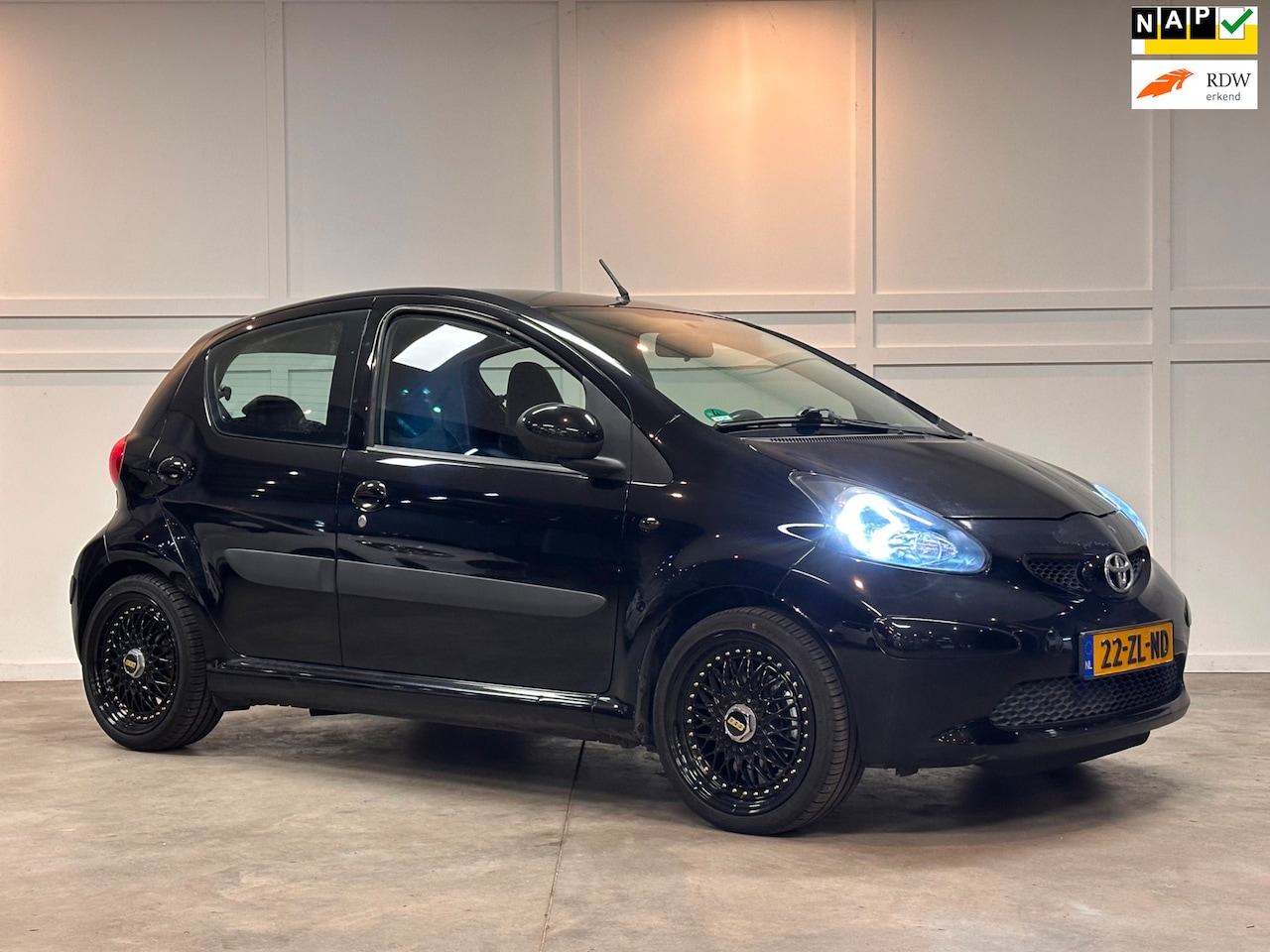 Toyota Aygo - 1.0-12V + / Airco / NL'se Auto / Nieuwe APK - AutoWereld.nl