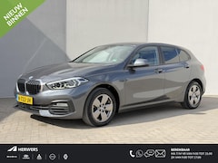 BMW 1-serie - 118i Business Edition Automaat / 1e Eigenaar / Navigatie / Camera / PDC / Apple Carplay &