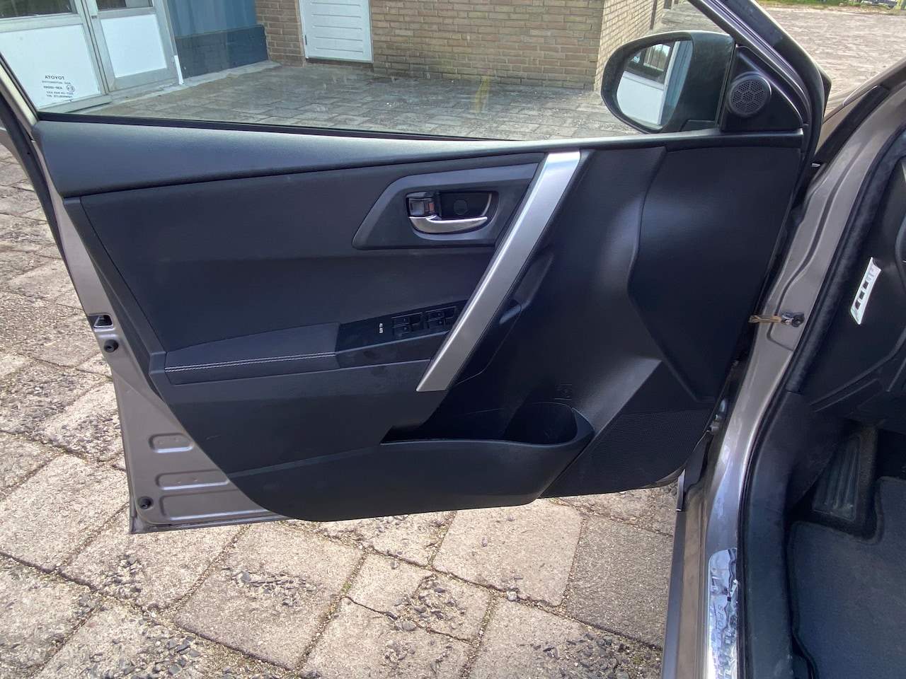 Toyota Auris - 1.8 Hybrid Dynamic