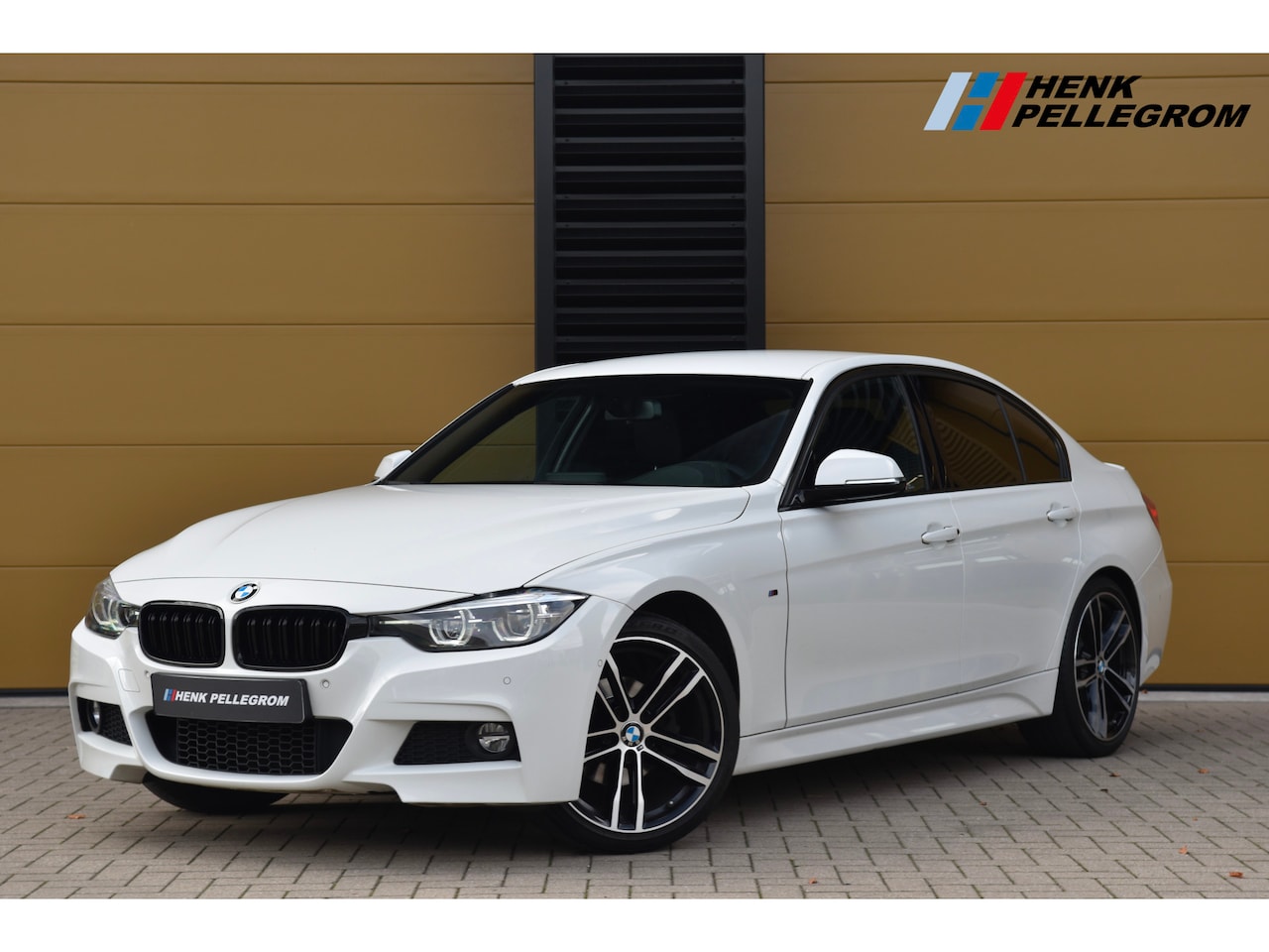 BMW 3-serie - 320i Edition M Sport Shadow Executive * Achteruitrijcamera * DAB * Privacy Glas * Navigati - AutoWereld.nl