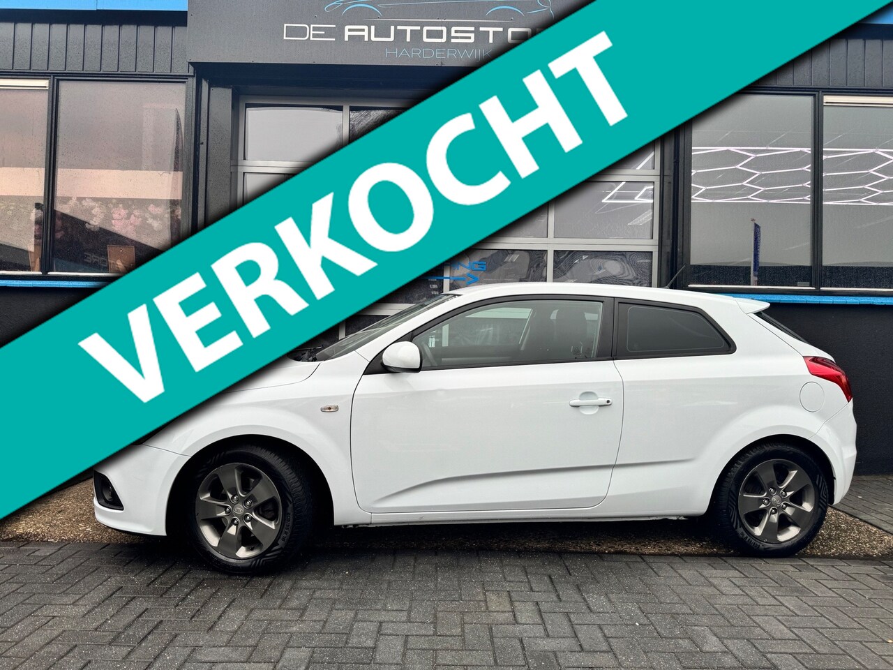 Kia Pro cee'd - 1.4 CVVT Seven Airco navi R camera cruise Bluetooth Zeer Mooie Auto!! - AutoWereld.nl