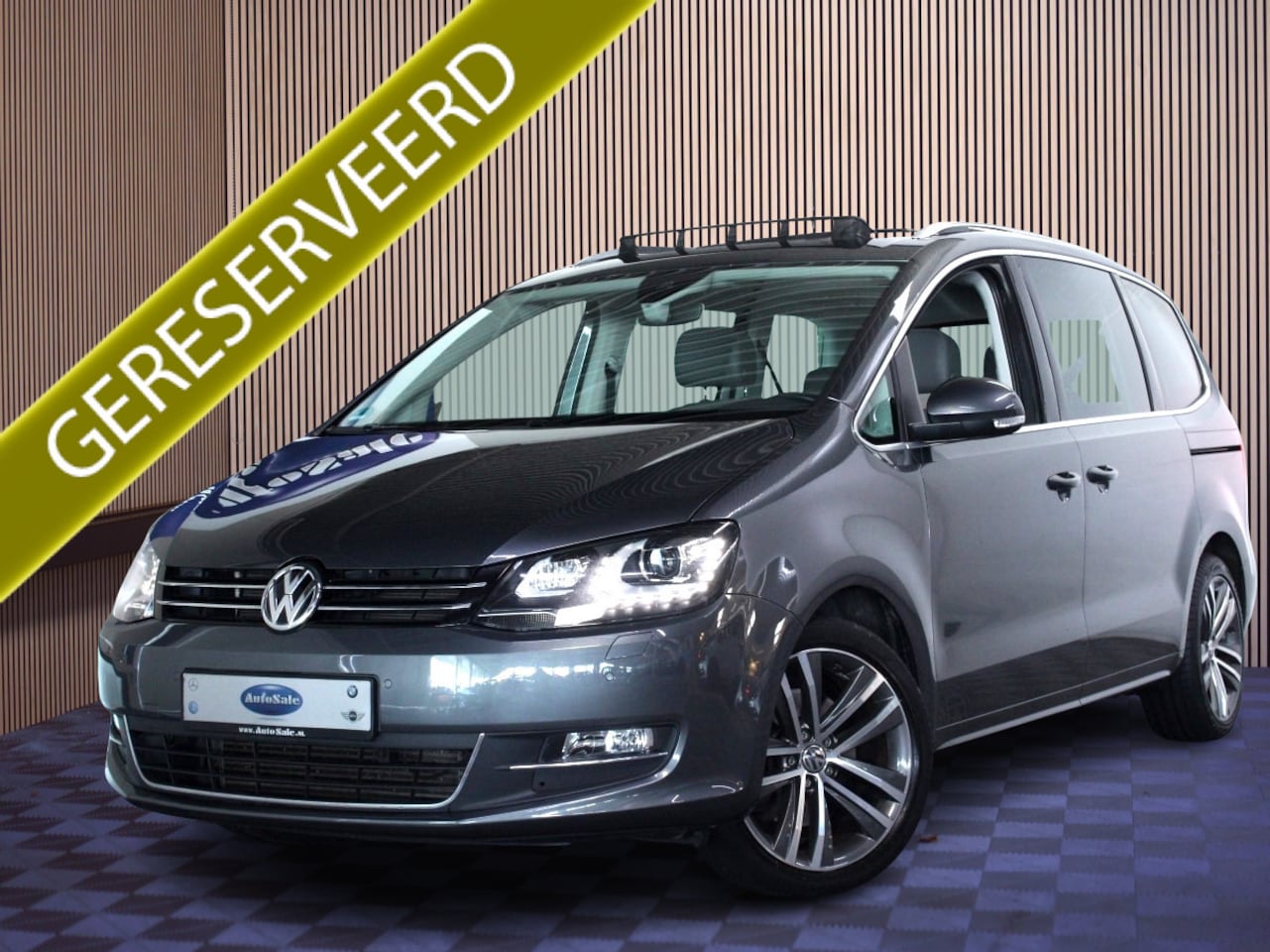 Volkswagen Sharan - 2.0 TSI DSG 221pk Highline 6p 7p 1eEIG CARPLAY XENON CAMERA STOELVW '15 - AutoWereld.nl