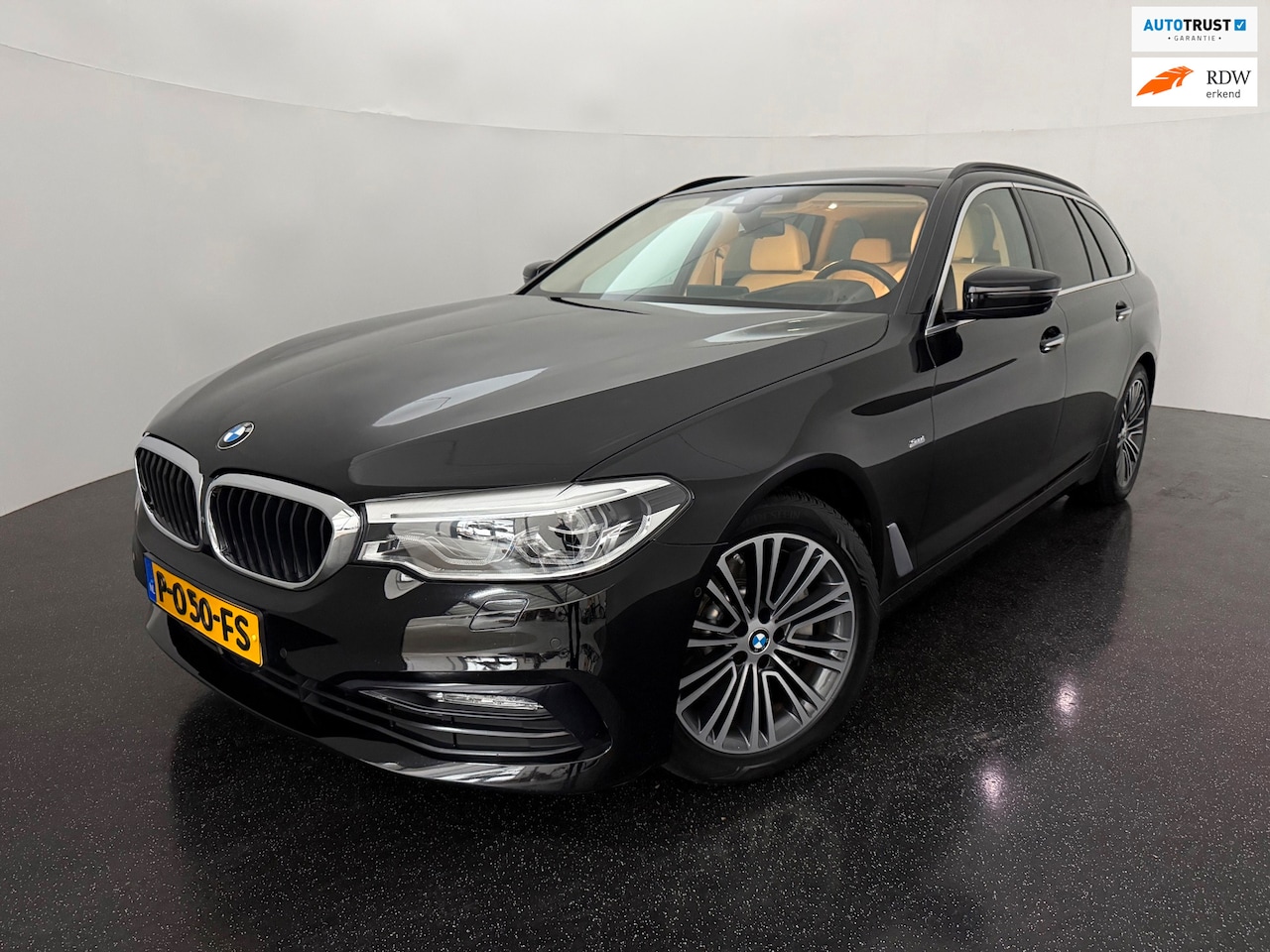 BMW 5-serie Touring - 530i AUT High Executive Sport / Pano / Massage / HUD / FACELIFT / CARPLAY - AutoWereld.nl