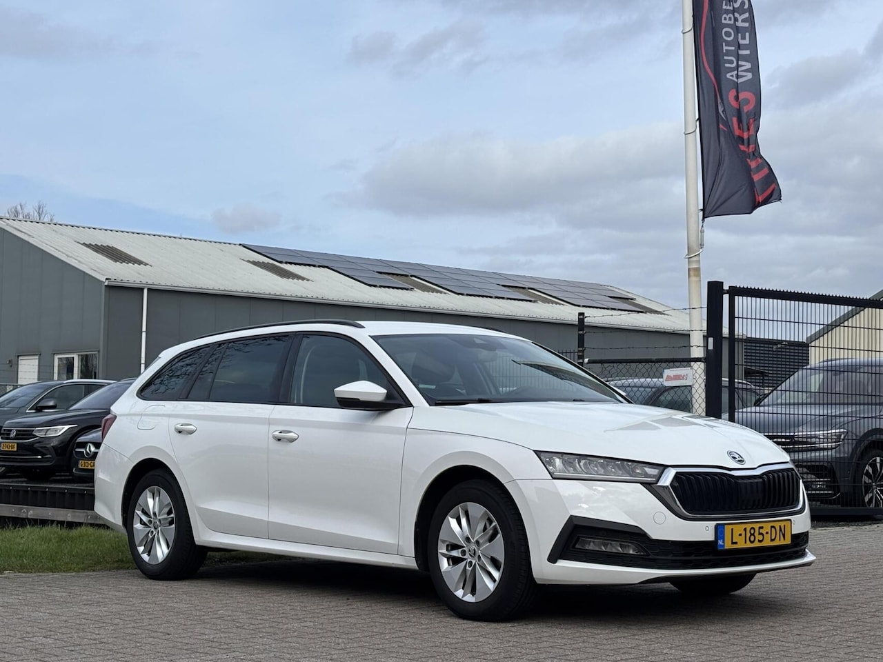Skoda Octavia Combi - 1.0 e-TSI Business Edition cruise apple carplay - AutoWereld.nl