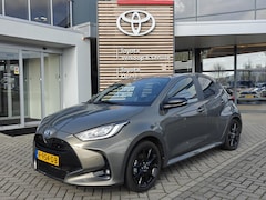 Toyota Yaris - 1.5 HYBRID EXECUTIVE NL-AUTO PARK-SENSOREN BLIND-SPOT STOELVERW 17'' LMV KEYLESS NAVI AD-C