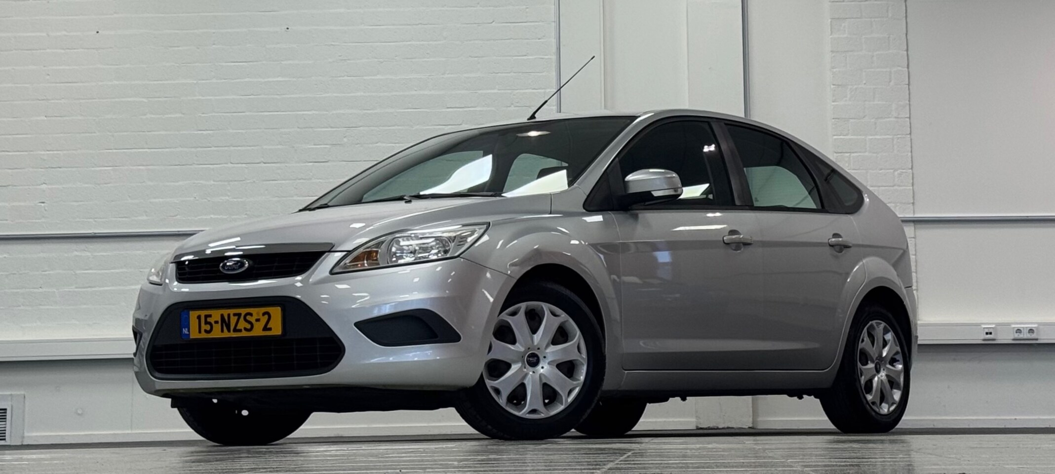 Ford Focus - 1.6i 16V Comfort 2e Eigenaar Trekhaak APK 23-01-2027 - AutoWereld.nl