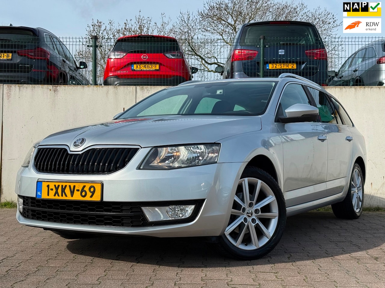 Skoda Octavia Combi - 1.2 TSI Greentech Ambition Businessline/PANO/NAVI/CRUISE/KUIPSTOELEN/NIEUWE APK/NAP/ - AutoWereld.nl
