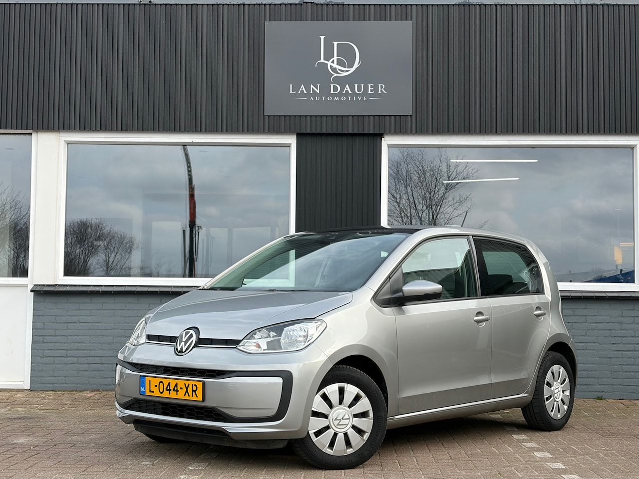 Volkswagen Up! - 1.0 / Airco / Zwartdakje / 2021 - AutoWereld.nl