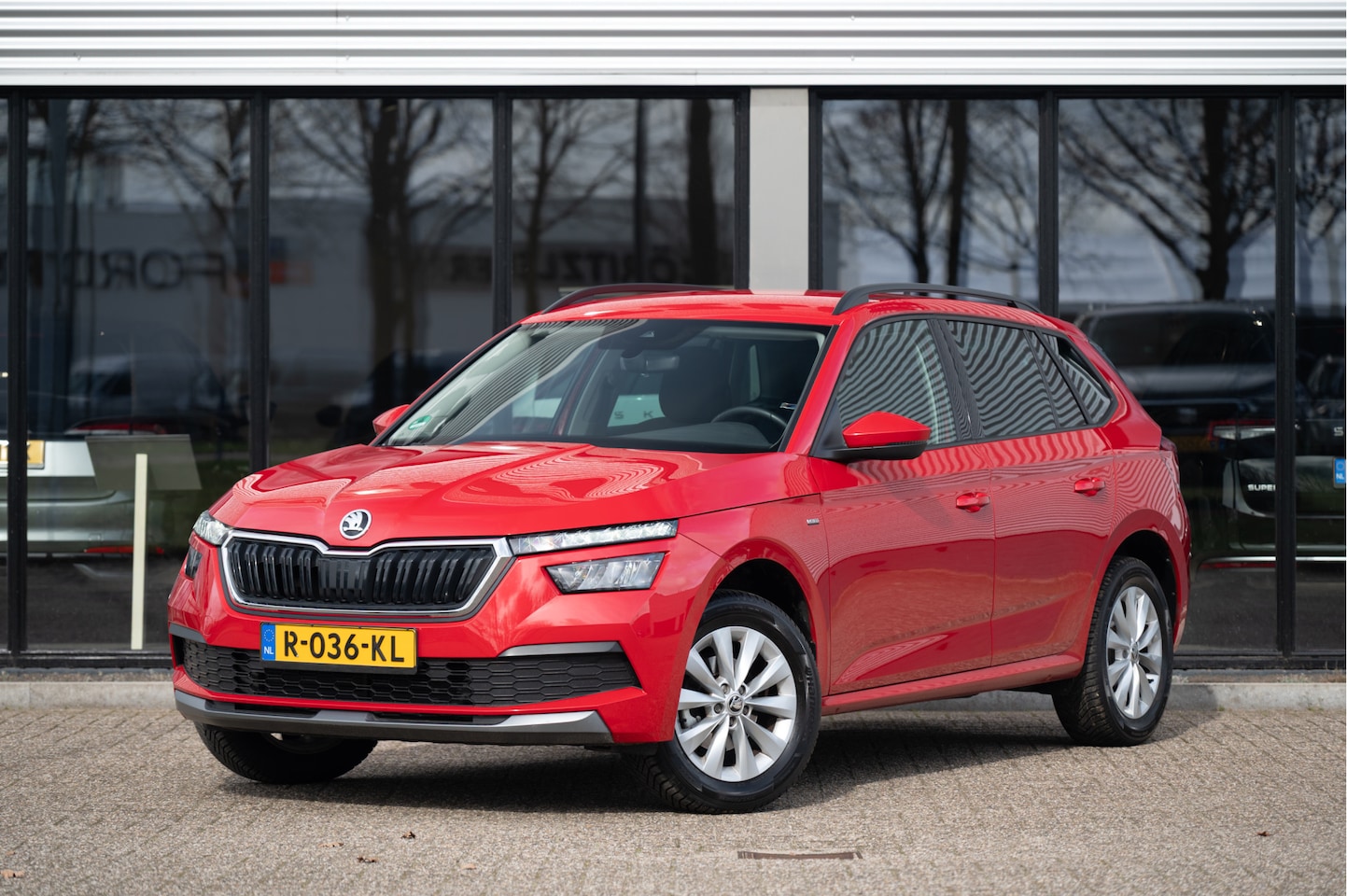 Skoda Kamiq - 1.0 TSI Clever | Trekhaak | Navi by App | Stoelverw. | 4season | 16" - AutoWereld.nl