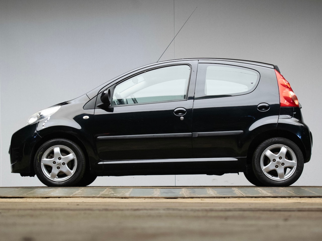 Peugeot 107 - 1.0-12V XS Sport (AIRCO,TOERENTELLER,ELEKTRISCH PAKKET,SPORTSTOELEN,LM VELGEN,NIEUWE APK,N - AutoWereld.nl