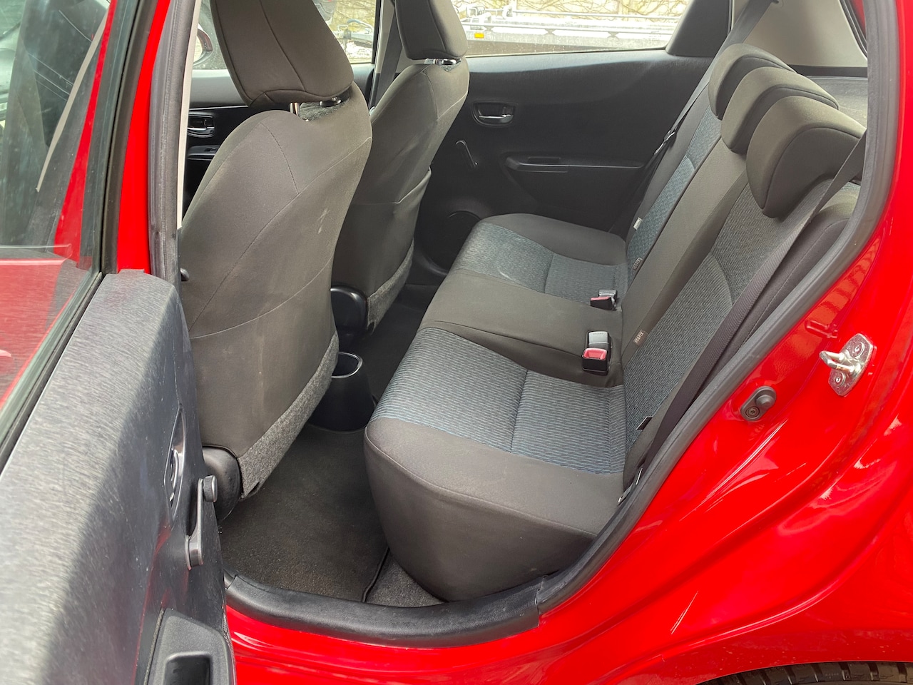 Toyota Yaris - 1.3 VVT-i Dynamic DEALER ONDERHOUDEN MET FLIPPERS OM TE SCHAKELEN