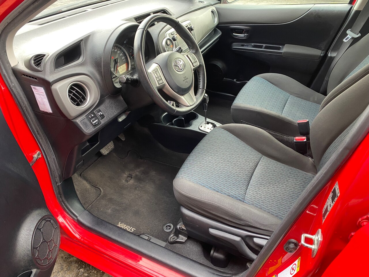 Toyota Yaris - 1.3 VVT-i Dynamic DEALER ONDERHOUDEN MET FLIPPERS OM TE SCHAKELEN