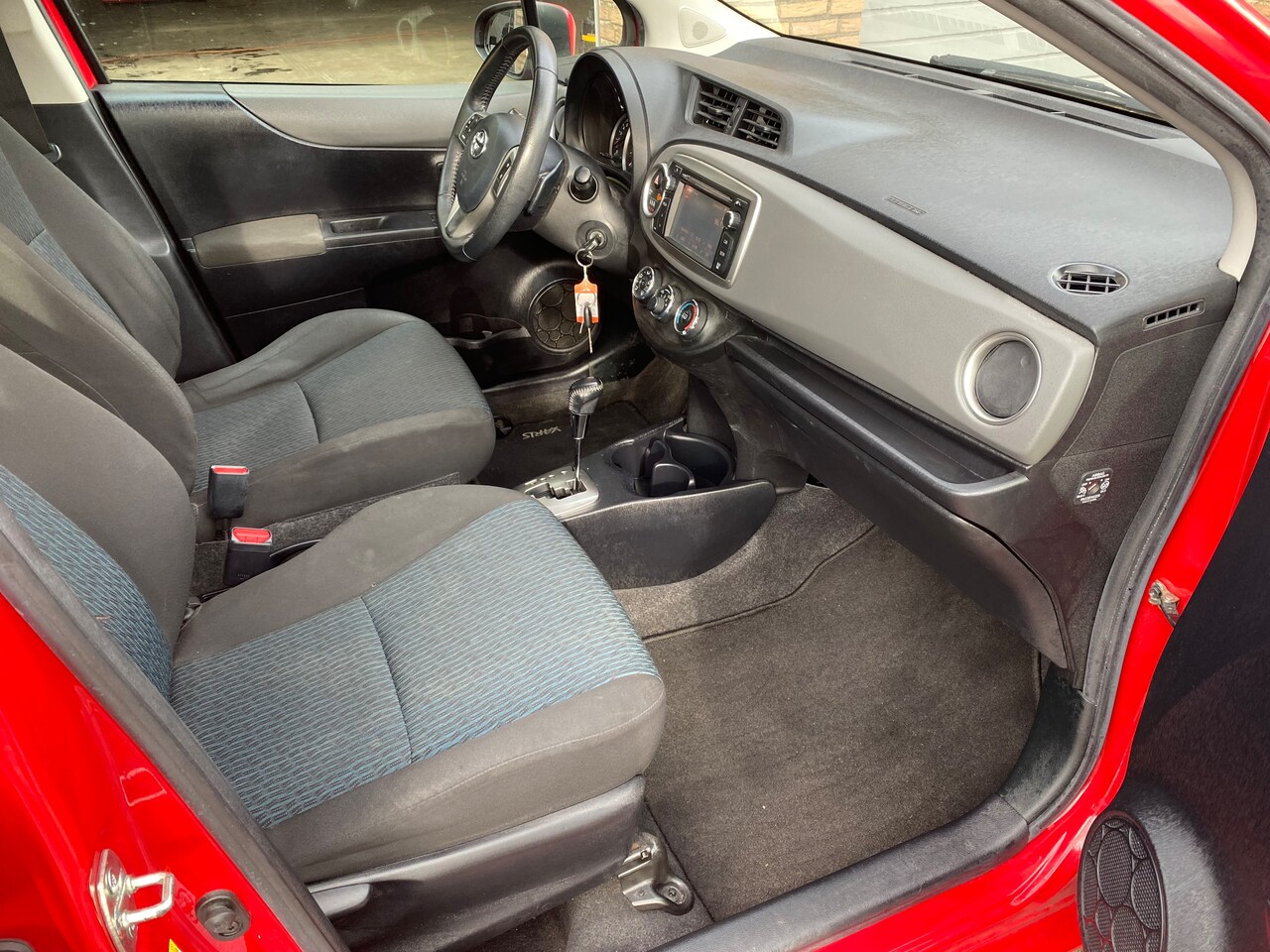 Toyota Yaris - 1.3 VVT-i Dynamic DEALER ONDERHOUDEN MET FLIPPERS OM TE SCHAKELEN