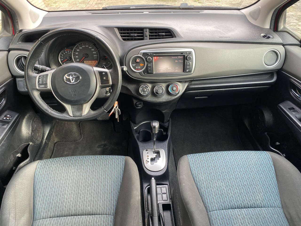 Toyota Yaris - 1.3 VVT-i Dynamic DEALER ONDERHOUDEN MET FLIPPERS OM TE SCHAKELEN