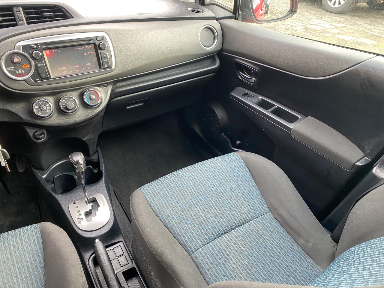Toyota Yaris - 1.3 VVT-i Dynamic DEALER ONDERHOUDEN MET FLIPPERS OM TE SCHAKELEN