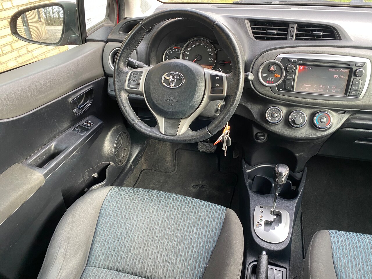 Toyota Yaris - 1.3 VVT-i Dynamic DEALER ONDERHOUDEN MET FLIPPERS OM TE SCHAKELEN