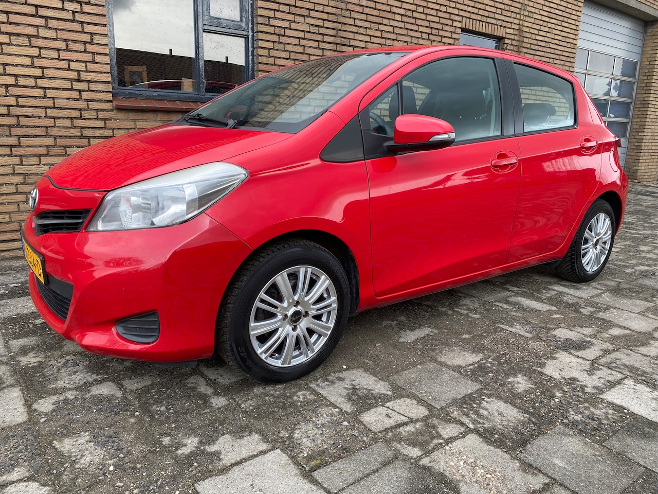 Toyota Yaris - 1.3 VVT-i Dynamic DEALER ONDERHOUDEN MET FLIPPERS OM TE SCHAKELEN - AutoWereld.nl