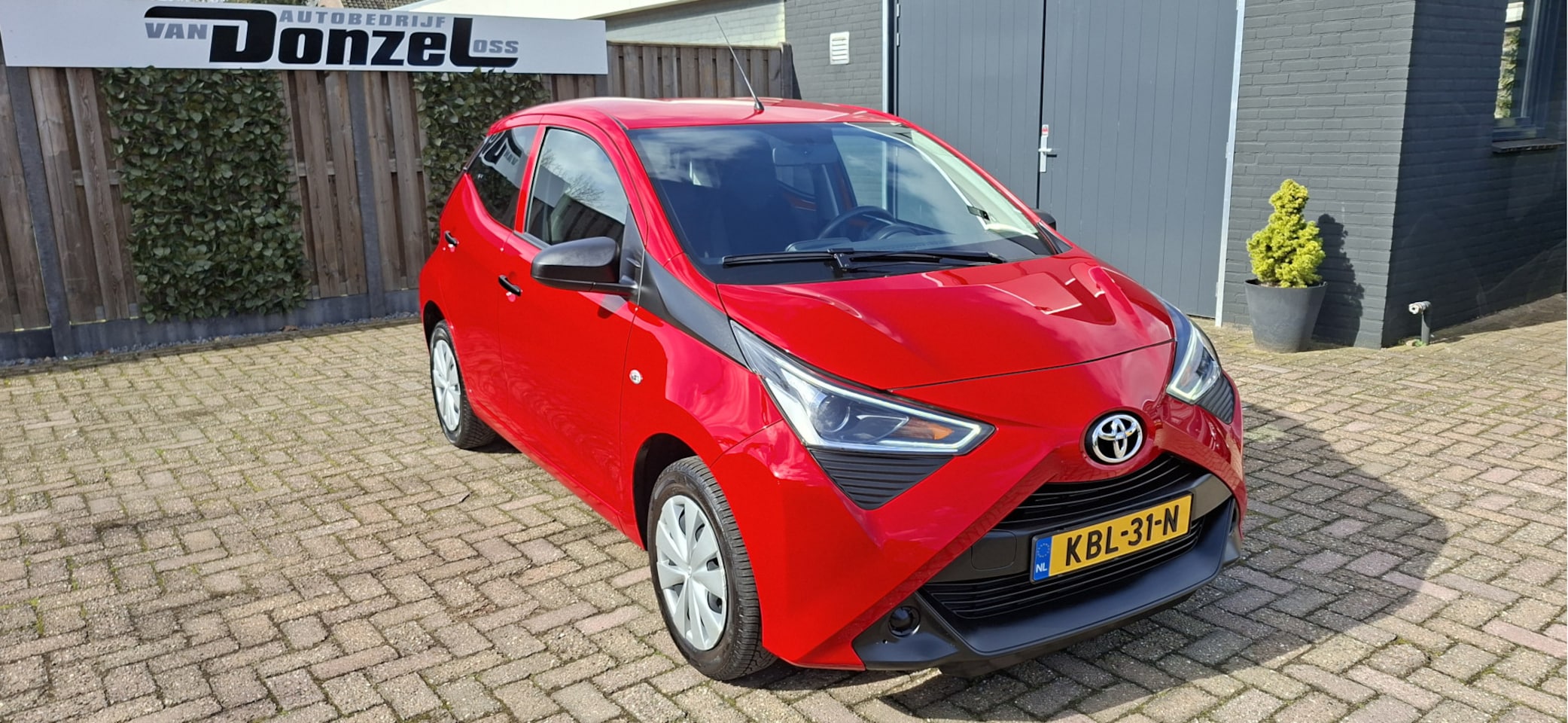 Toyota Aygo - 1.0 VVT-i x-clusiv AIRCO , X-play - AutoWereld.nl