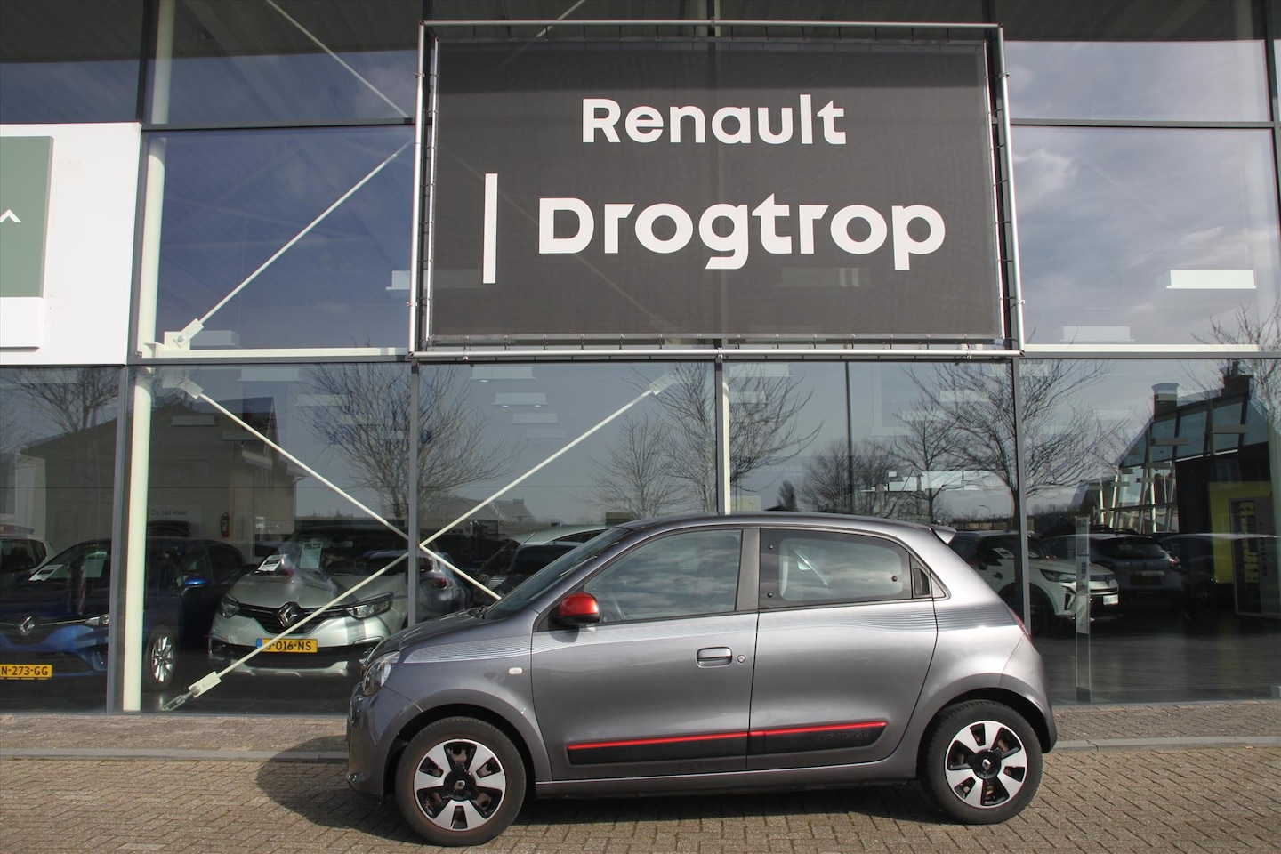 Renault Twingo - 70PK-COLLECTION-59DKM-AIRCO-CRUISE-BLUETOOTH- - AutoWereld.nl