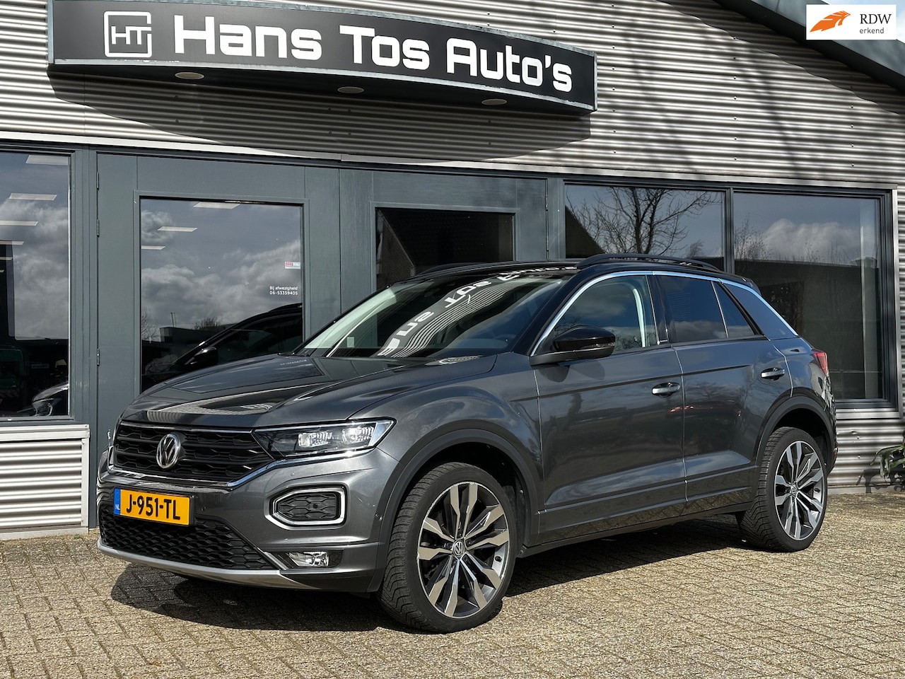Volkswagen T-Roc - 1.5 TSI 150pk AUT Sport Business R/ IQ / 19"/ Trekhaak / Carplay - AutoWereld.nl