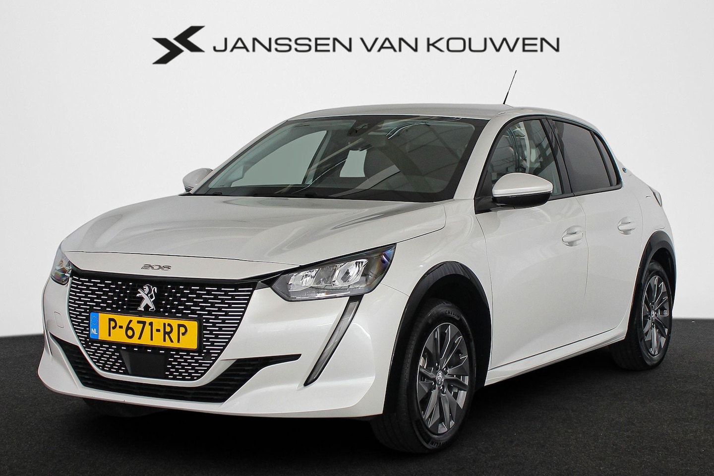 Peugeot e-208 - EV Allure Pack 50 kWh Camera Apple Carplay 16" LMW - AutoWereld.nl