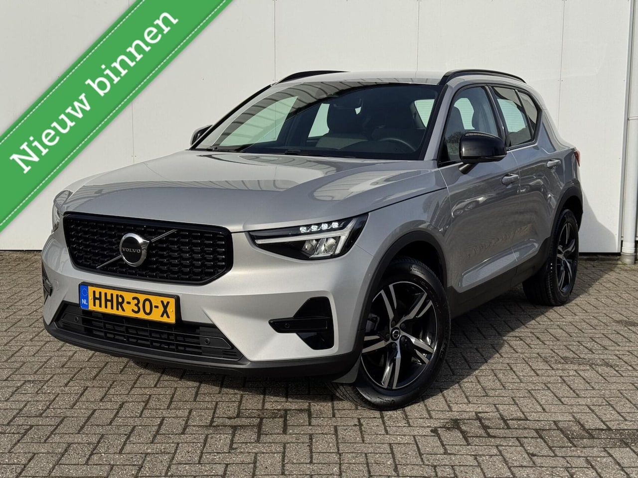 Volvo XC40 - B4 Plus Dark | Adaptief Cruis | Trekhaak | Stuur en Stoel verwarming - AutoWereld.nl
