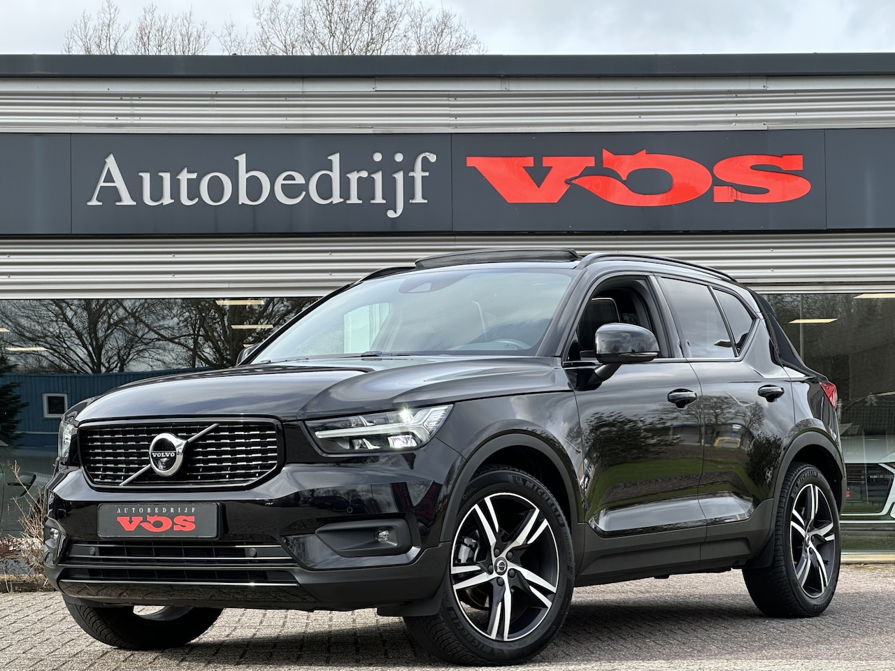 Volvo XC40 - 1.5 T3 R-Design | Panodak | 360 Camera | H&K audio | Keyless - AutoWereld.nl