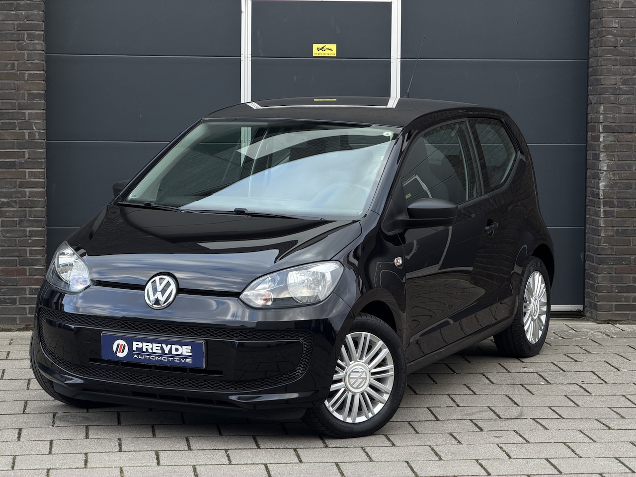 Volkswagen Up! - 1.0 Up! Gr. Beurt & APK inbegrepen! Geheel rijklaar. - AutoWereld.nl