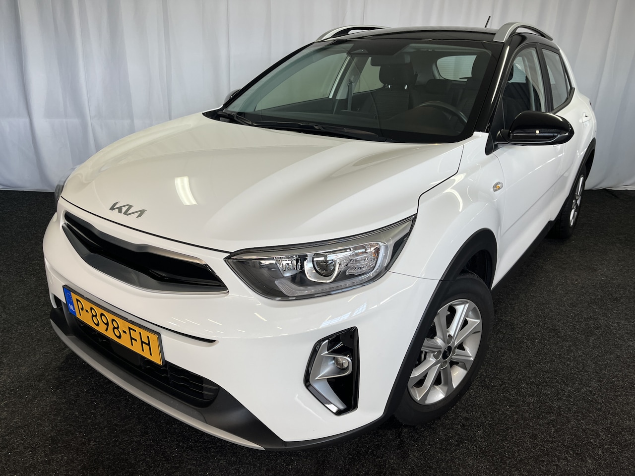 Kia Stonic - 1.0 T-GDi MHEV DynamicLine 1E EIGN/AIRCO/CAMERA/APPLE/CRUISE - AutoWereld.nl