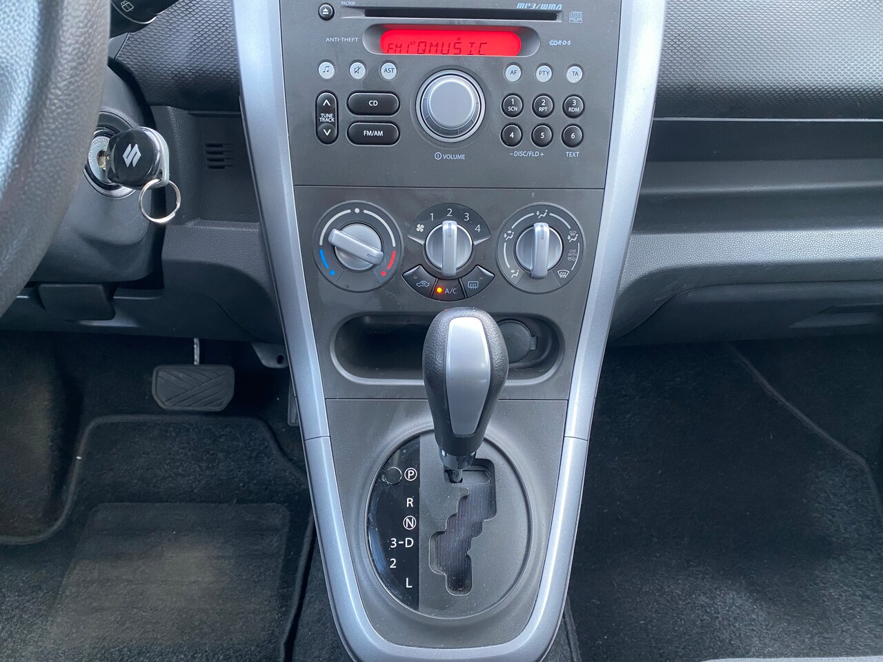 Suzuki Splash - 1.2 Exclusive AUTOMAAT MET MAAR 53.000 KM, ZEER NETJES.