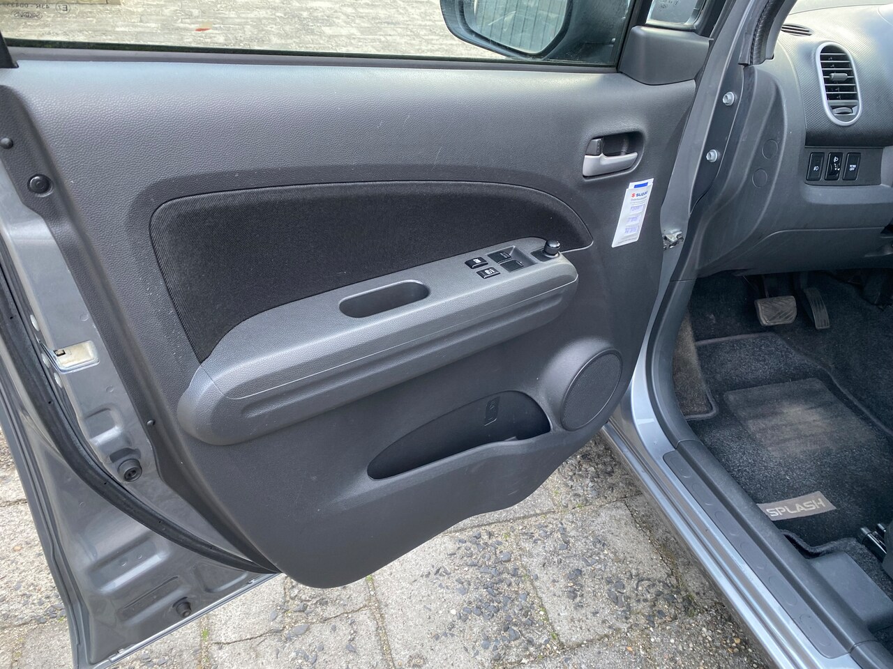 Suzuki Splash - 1.2 Exclusive AUTOMAAT MET MAAR 53.000 KM, ZEER NETJES.