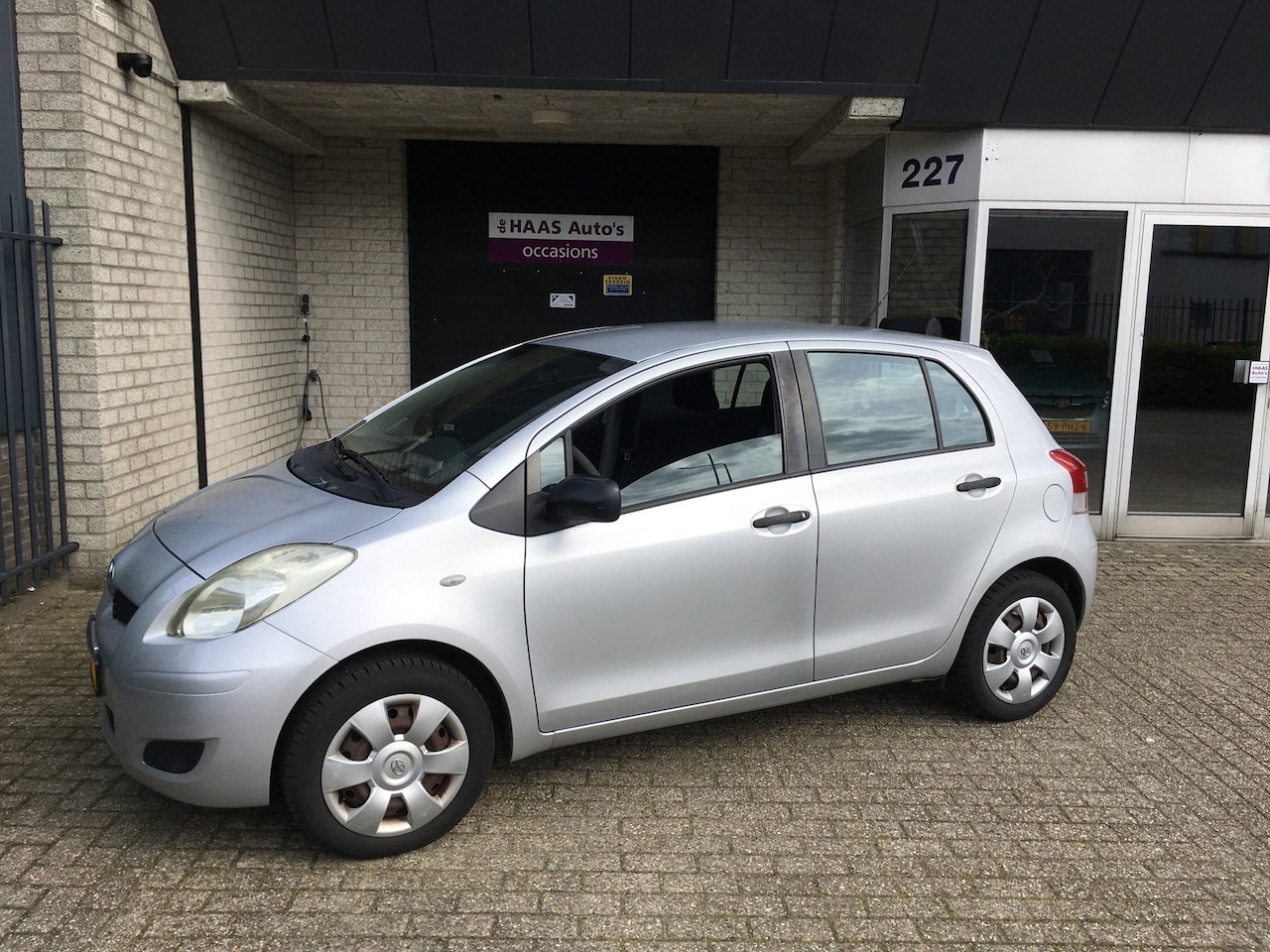 Toyota Yaris - 1.0 VVTi Acces / 5 DEUREN / ZUINIG / AIRCO / APK SEPTEMBER 2026 - AutoWereld.nl