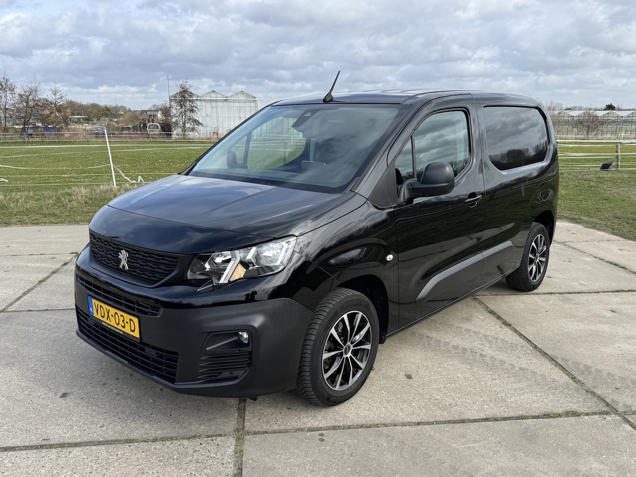 Peugeot Partner - 1.5 BlueHDI 131PK automaat airco 3 zits - AutoWereld.nl