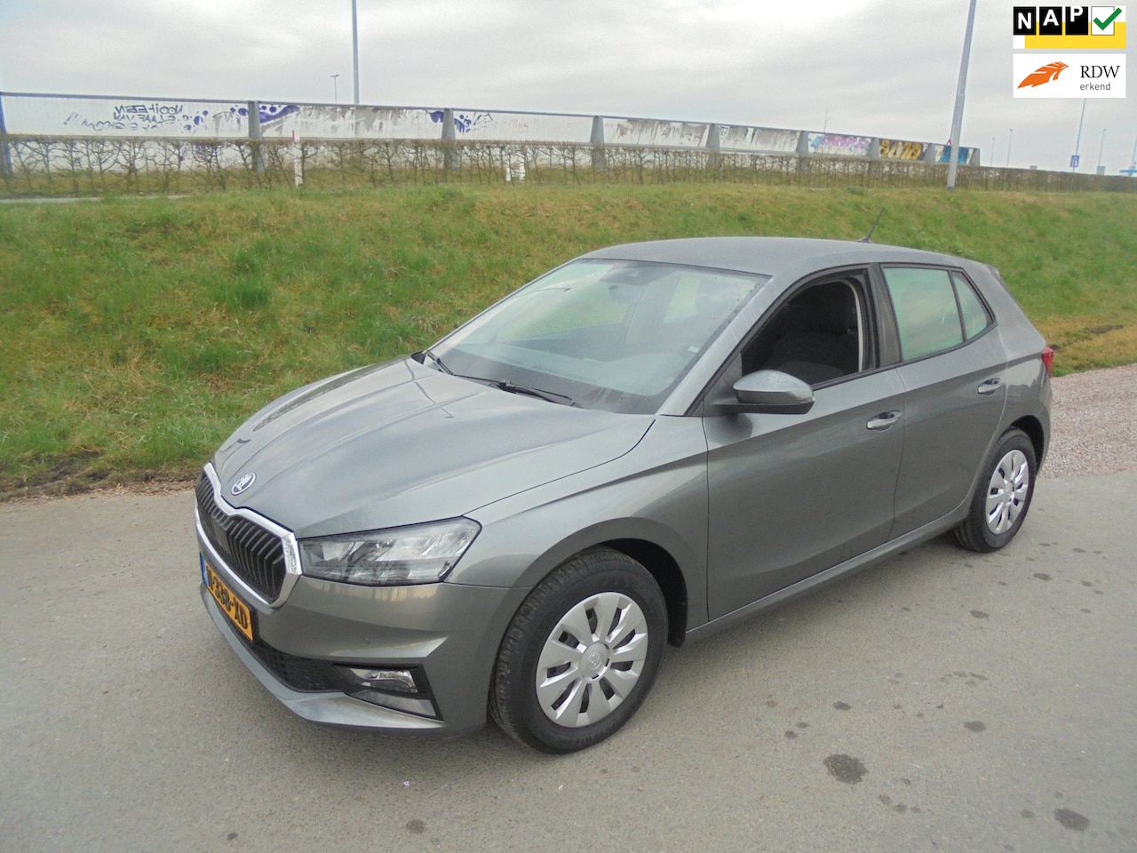 Skoda Fabia - Skoda Fabia 1.0 benzine 5 deurs Automaat airco 13.000km - AutoWereld.nl