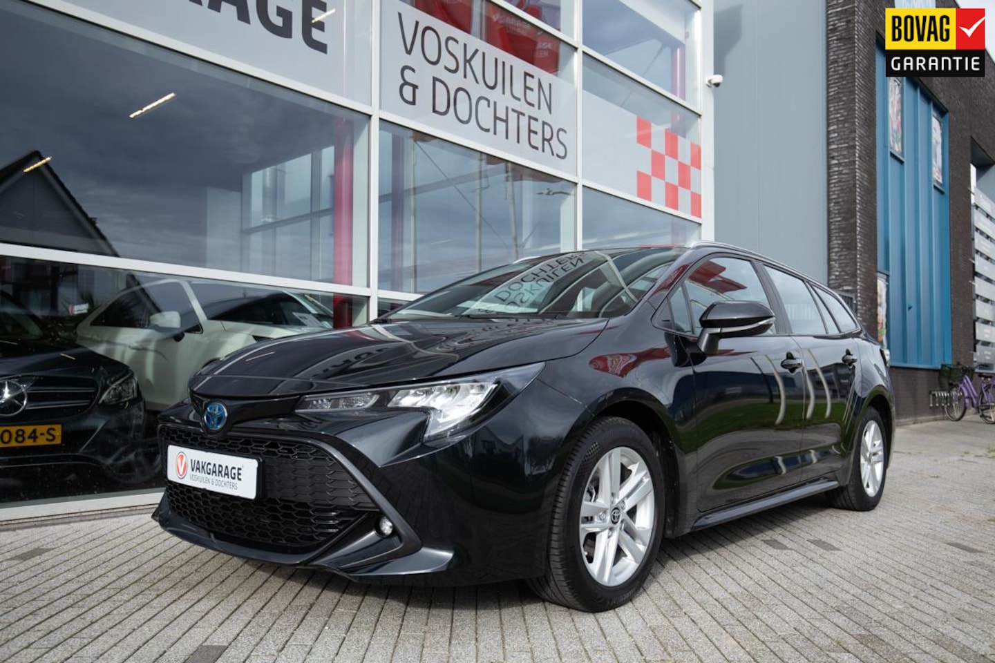 Toyota Corolla Touring Sports - 1.8 Hybrid Business | Navi | Carplay| Sensoren | Camera - AutoWereld.nl