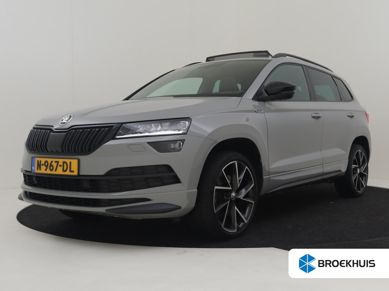Skoda Karoq - 1.5 TSI ACT Sportline Business 150pk DSG/AUTO | Achteruitrijcamera | Trekhaak | Navigatie - AutoWereld.nl