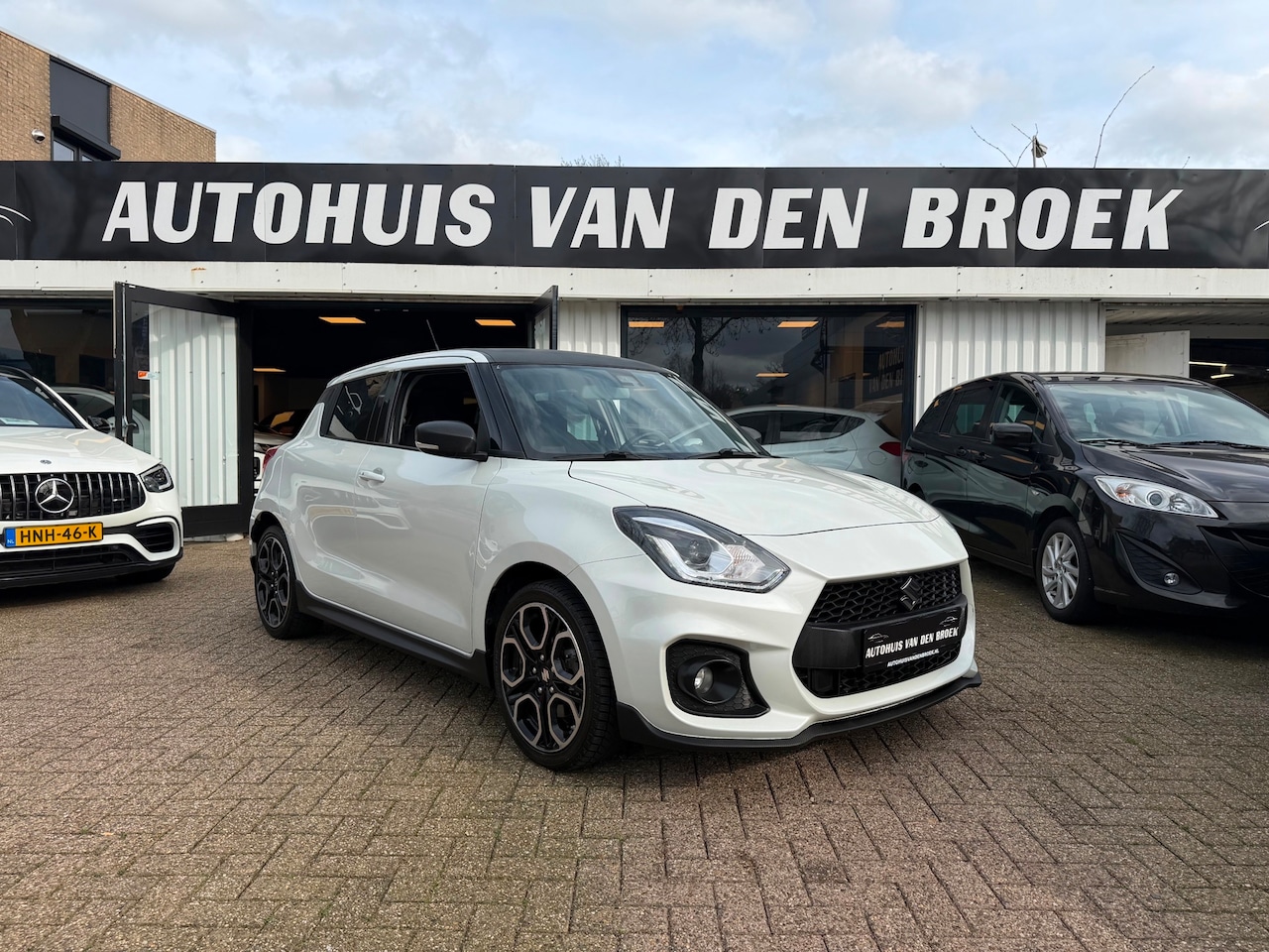 Suzuki Swift - 1.4 Sport 140Pk|Xenon|Navi|Cruise|Carplay|Led|Full Option|Camera|Stoelverw|Nw Apk - AutoWereld.nl