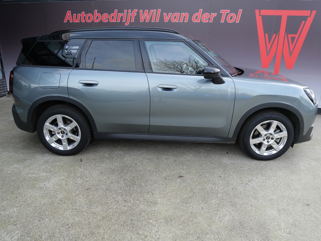 MINI Countryman - 2.0 S ALL4 CLASSIC M PLUS | PANORAMA | TREKHAAK | H.U.D | 218 PK | FABRIEKSGARANTIE!! - AutoWereld.nl